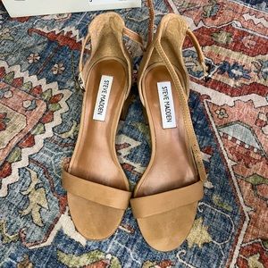 Irenee tan nubuck heels